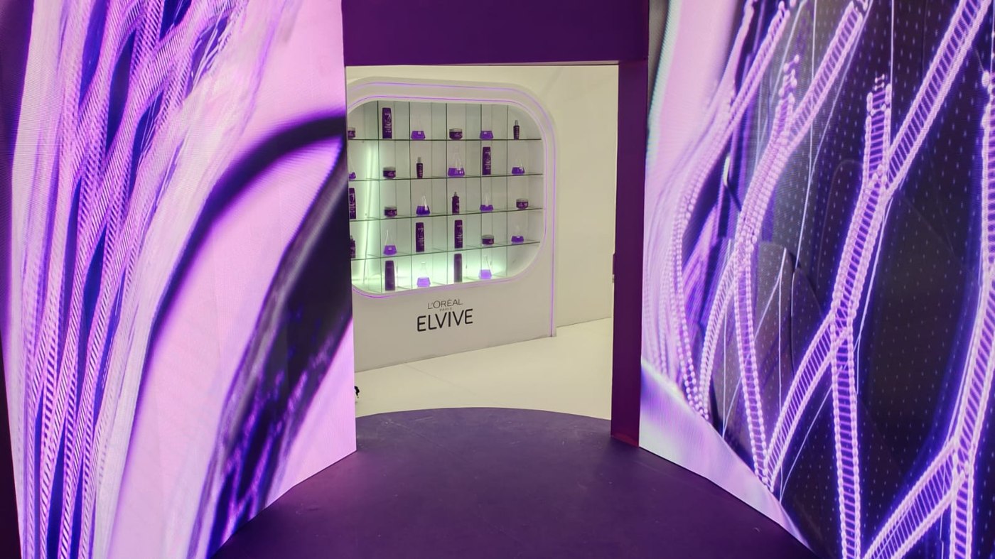 Espacio Elvive en Unicenter: montaje de pantallas curvas — Eventos Globales