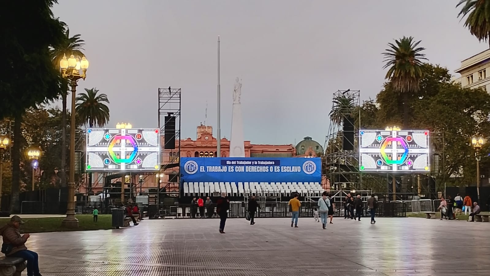 Two side LED displays showing test patterns at Plaza de Mayo.