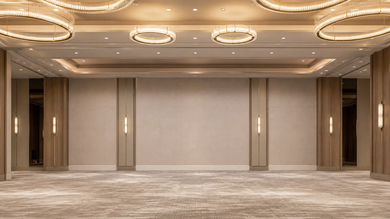 Ballroom de hotel preparado para producción audiovisual corporativa