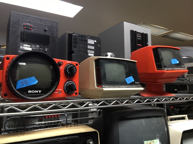 Portable and tabletop TVs · 24frame