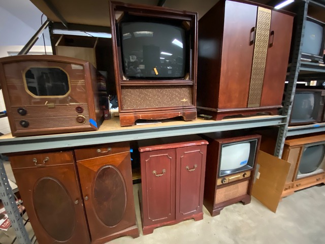 Equipment from Robert Chartier / 24frame: Console televisions