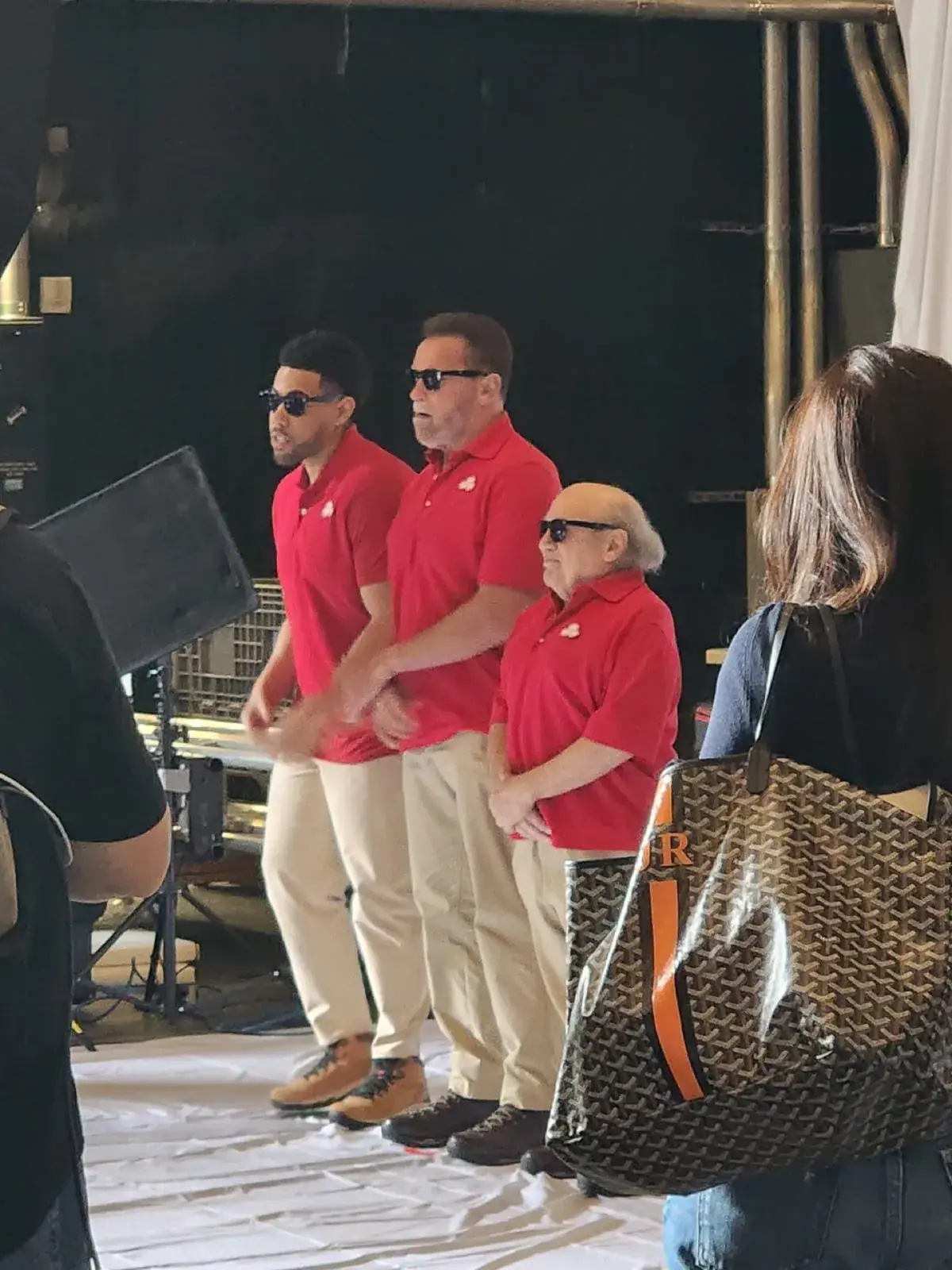 Arnold Schwarzenegger y Danny DeVito durante la producción del comercial de State Farm