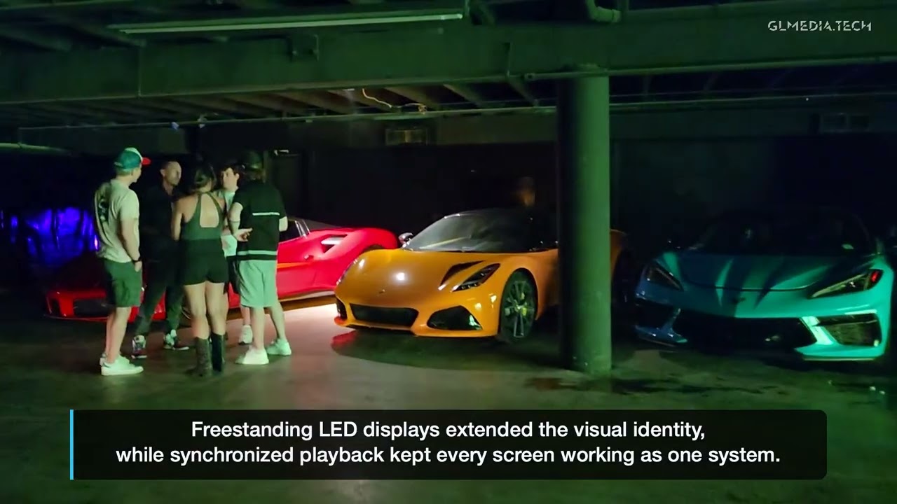 Evento automotor True X Miami con pantalla LED panorámica, audio e iluminación de GLMedia